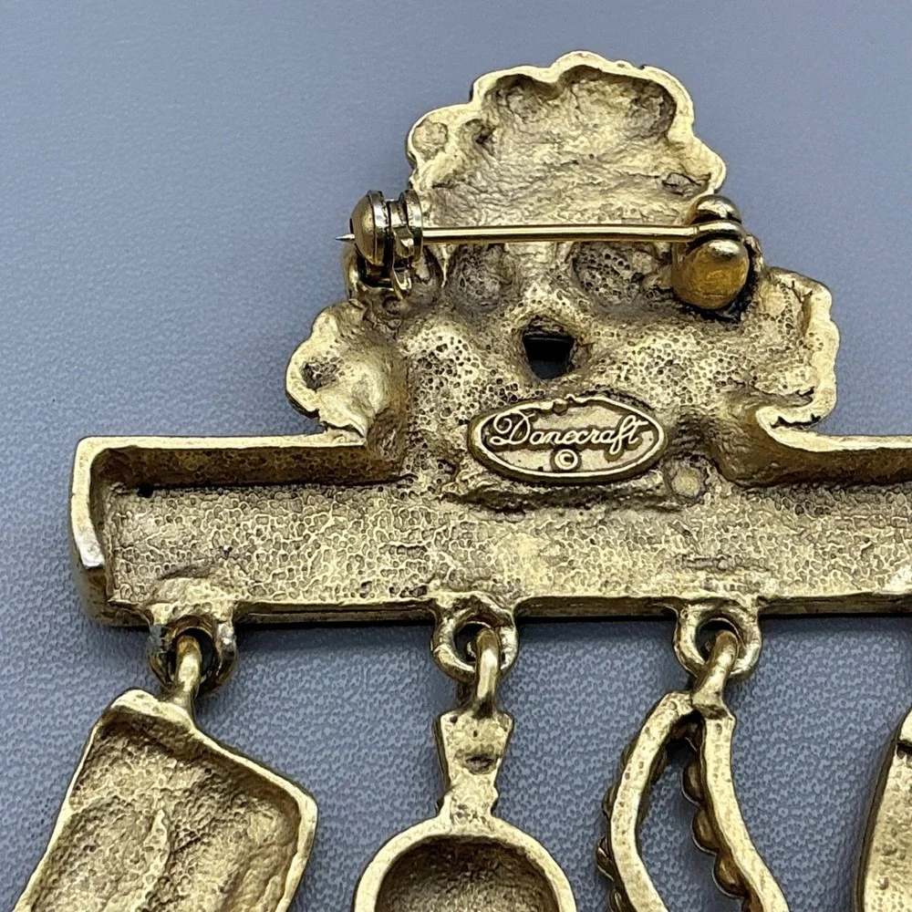 Danecraft Brooch Women Gold Bargain Hunter Shopping Charms Novelty Googly Eye